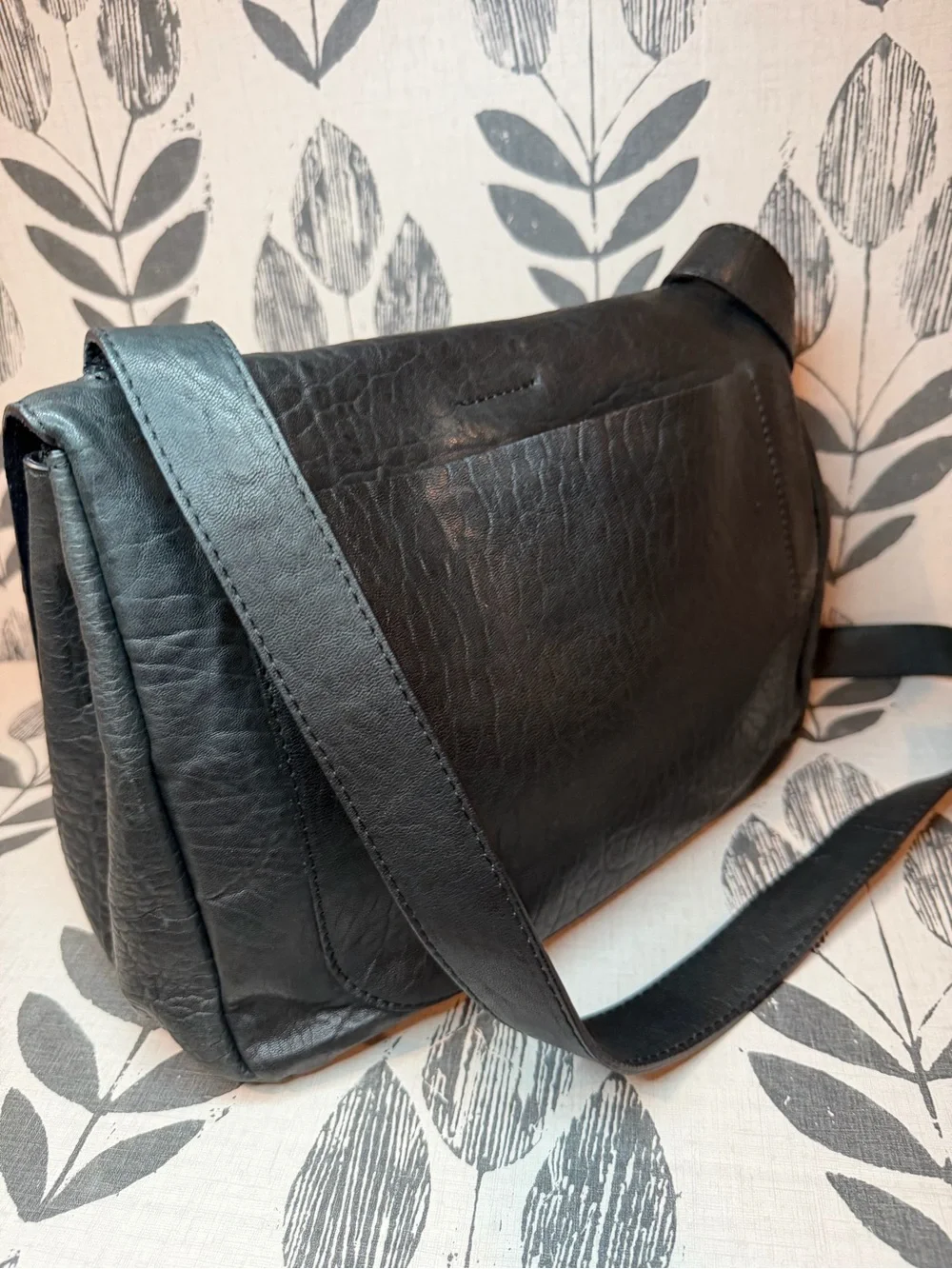 Max On Collection genuine leather messenger bag made in Italy.